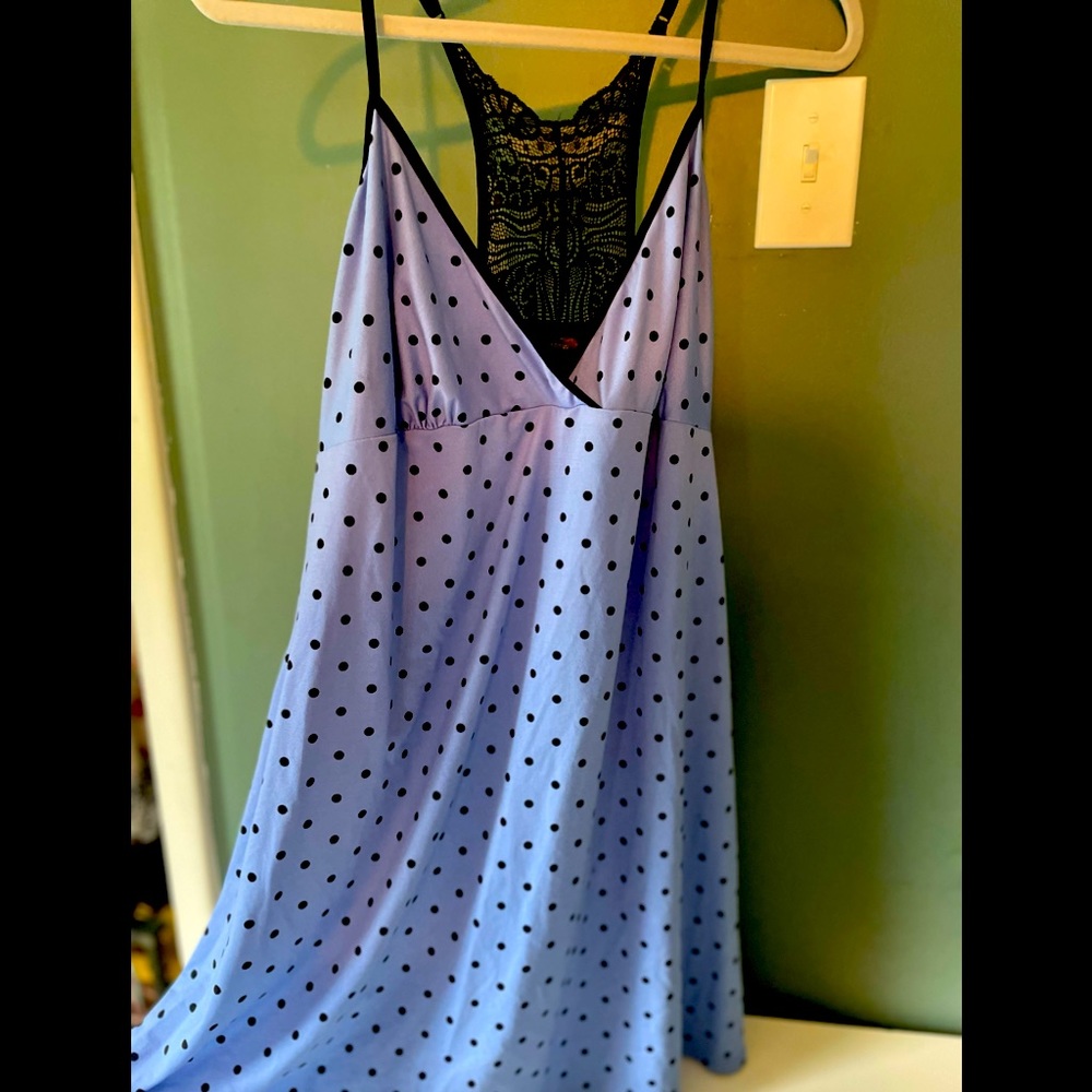 Apt 9 lace back night dress, spaghetti strap shoulders with adjustable clips